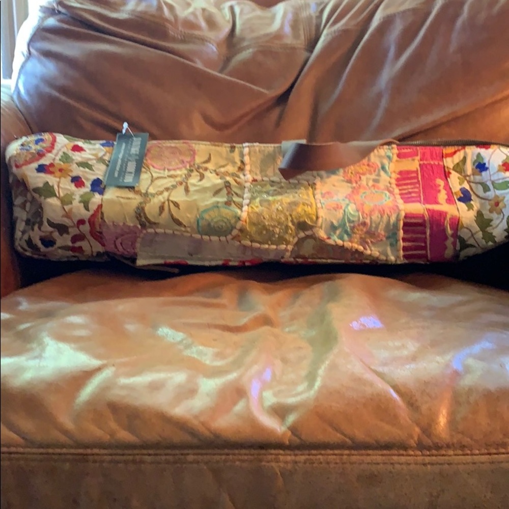 Vintage Addiction Embroidered cream yoga bag.